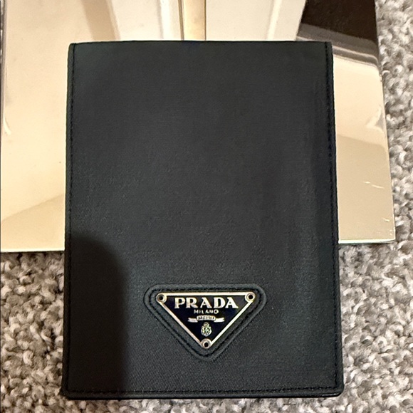 Prada Green & Black Card Holder - Picture 1 of 5
